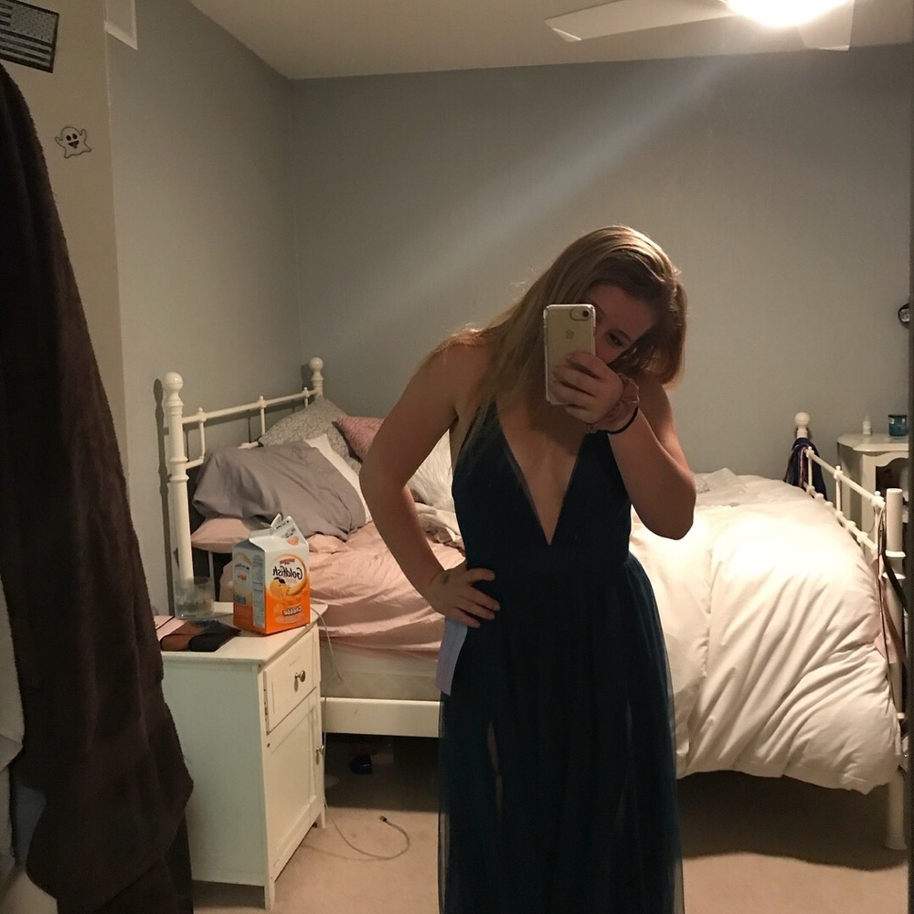 Align deep v Prom dress!!